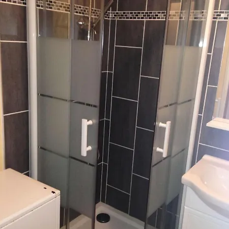 La Yole - T3 Proche Place Du Marche Mae-7401