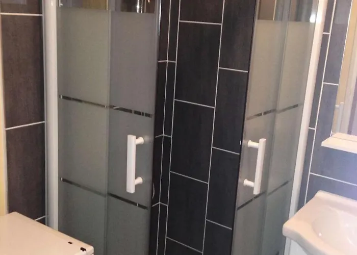 La Yole - T3 Proche Place Du Marche Mae-7401